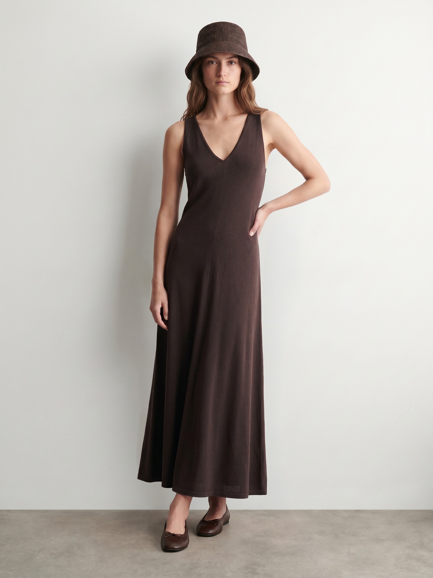 Editorial, knit maxi dress, raffia hat